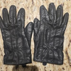 Danier Women's Black Leather Gloves